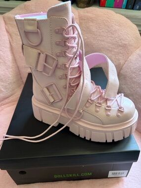 Dolls Kill Low Traitor Boots size 7 NWT!